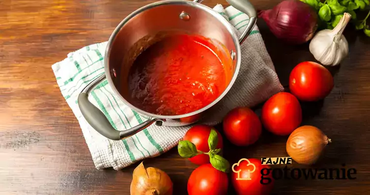 Mięsne dania z sosem pomidorowym