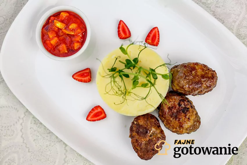 W tym przepisie nie używa się samej suchej bułki tartej Mielone kotlety i puree ziemniaczane