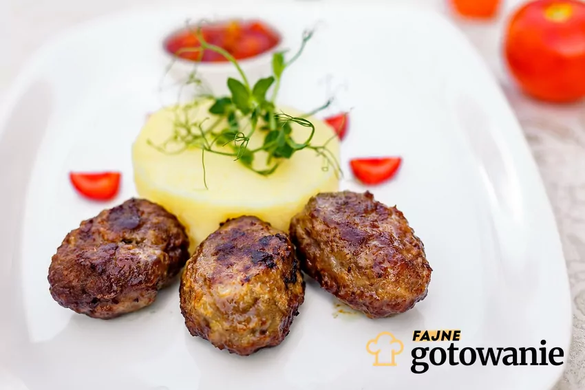 Szwedzki sposób na mielone kotlety to gwarancja soczystości Mielone kotlety i puree ziemniaczane