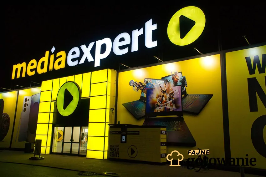 Media Expert nocą