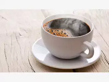 Ilustracja artykułu kawa czy energetyk? który napój jest zdrowszy? wyniki mogą cię zaskoczyć