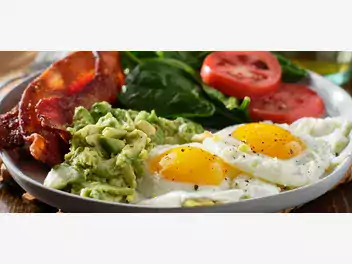 Ilustracja artykułu rozpocznij dzień ze śniadaniem w stylu keto - 5 propozycji na zdrowe, niskowęglowodanowe śniadanie
