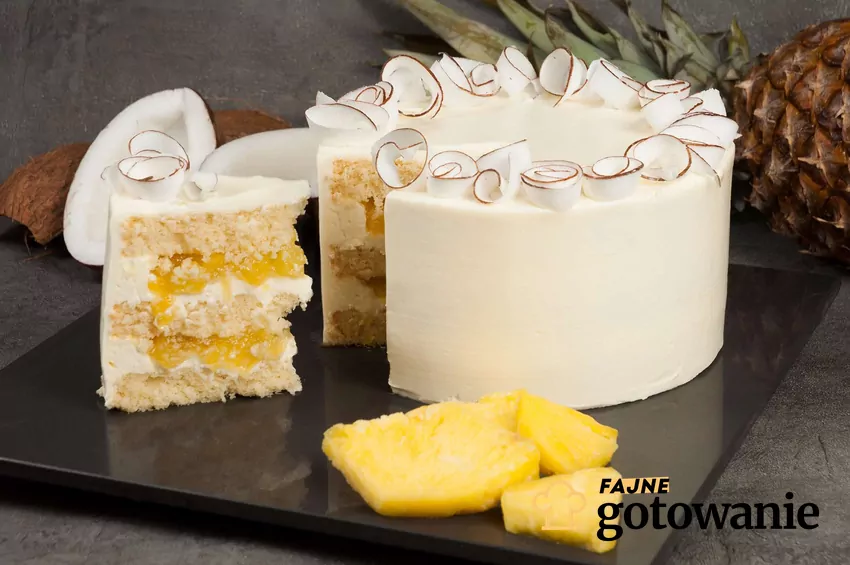 Ananas i kokos to doskonałe połączenie nie tylko w drinku, ale także w pysznym cieście Ciasto w stylu pinacolady