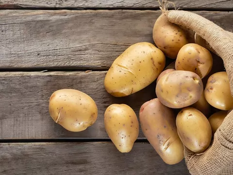 Jak gotować ziemniaki, żeby były jędrne?