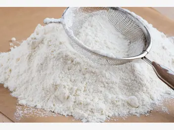 Ilustracja ile waży łyżka mąki