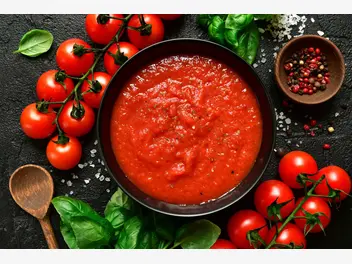 Ilustracja jak zrobić sos pomidorowy