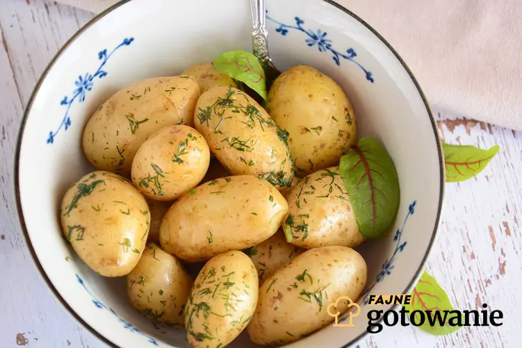 Ile czasu gotować młode ziemniaki