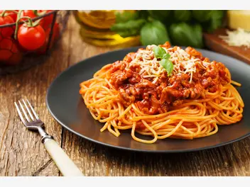 Ilustracja jak zrobić spaghetti z mięsem mielonym