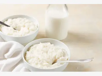 Ilustracja jak ugotować ryż na mleku