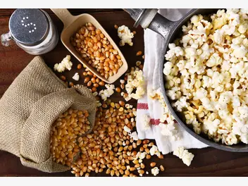 Ilustracja jak zrobić popcorn bez mikrofali