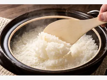 Ilustracja ile ryżu ugotować na osobę