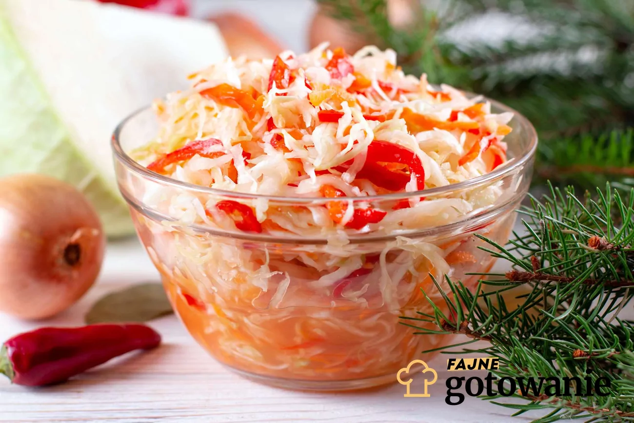 Sałatka Z Ogórków I Białej Kapusty Na Zimę