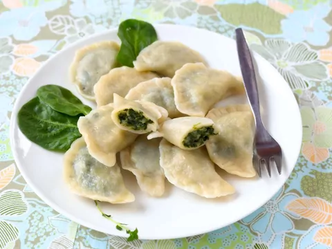 Przepis: Pierogi ze szpinakiem