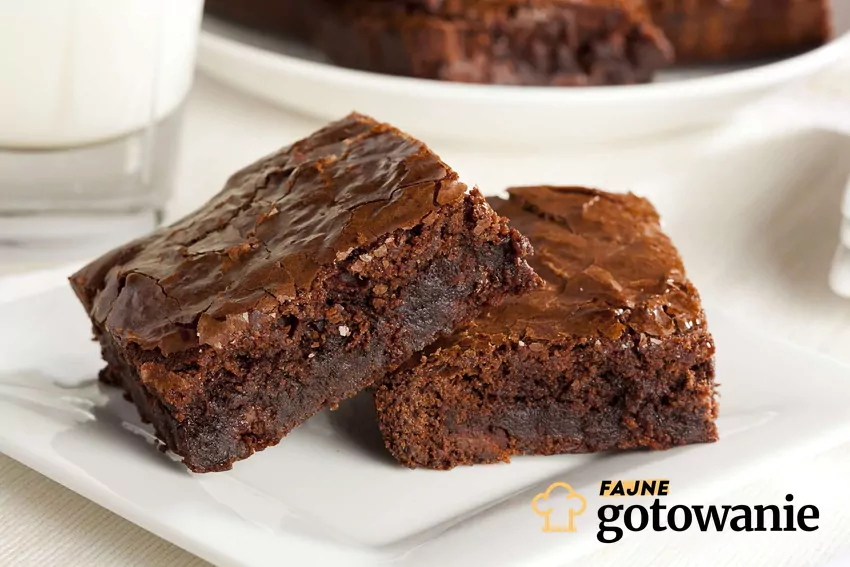 Zdrowe brownie na talerzu