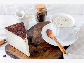 Ilustracja przepisu na: sernik na zimno z mascarpone kawowy z białą czekoladą
