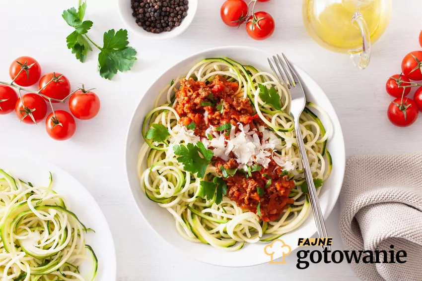 Tagliatelle z cukinii Tagliatelle z cukinii z sosem