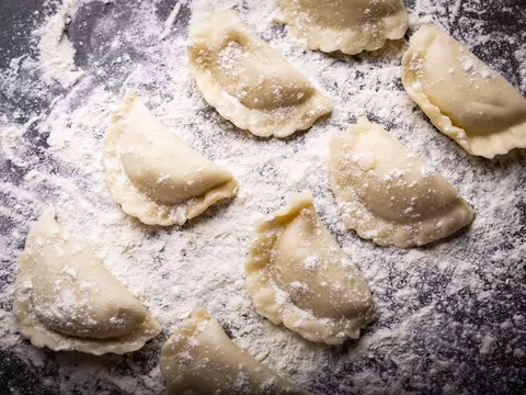 Przepis: Pierogi z wiśniami