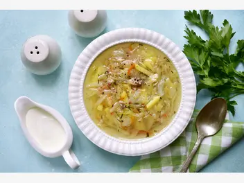 Ilustracja przepisu na: delikatna zupa rybna z dorsza z ziemniakami i koperkiem