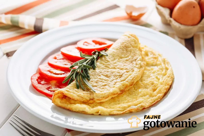 Omlet z rozmarynem i pomidorem