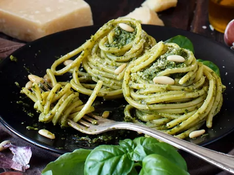 Przepis: Makaron z zielonym pesto