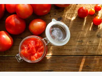 Ilustracja przepisu na: pomidory w słoikach na zimę