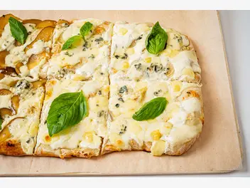 Ilustracja przepisu na: pizza z serem pleśniowym