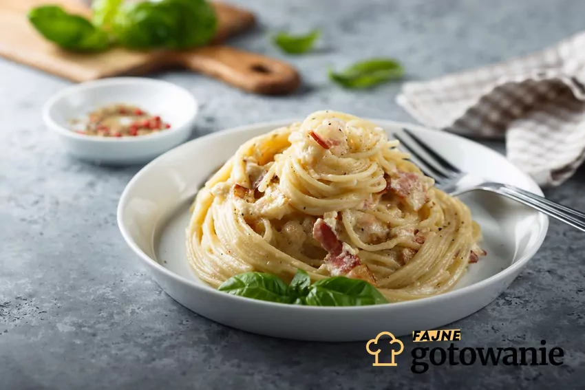 Spaghetti carbonara z pietruszką