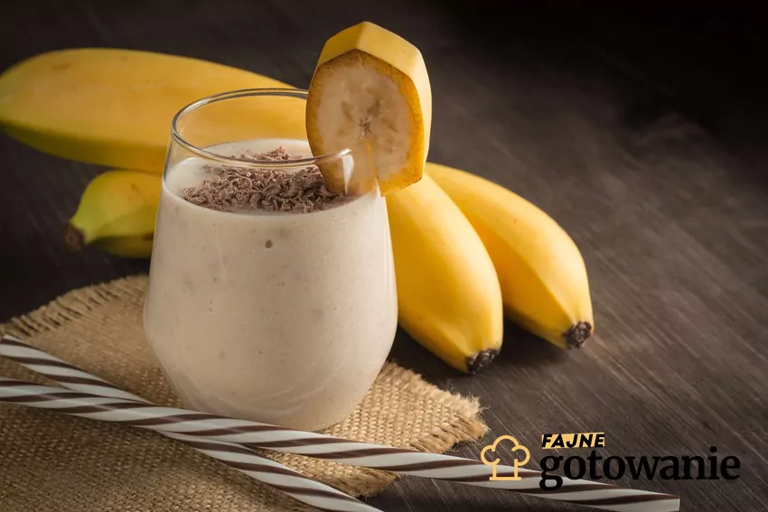 Banana smoothie with chocolate garnish