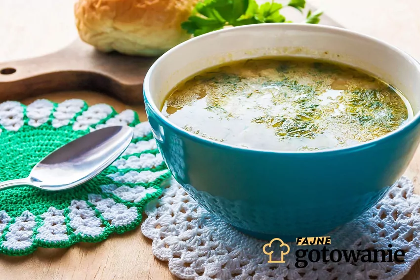 zupa koperkowa z ziemniakami Zupa koperkowa w miseczce