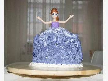 Ilustracja przepisu na: tort lalka