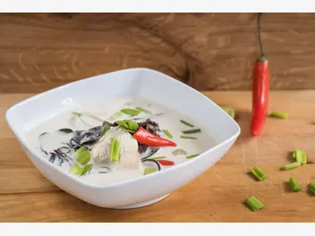 Ilustracja przepisu na: zupa tajska z kurczakiem