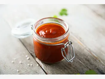 Ilustracja przepisu na: keczup z pomidorów na zimę