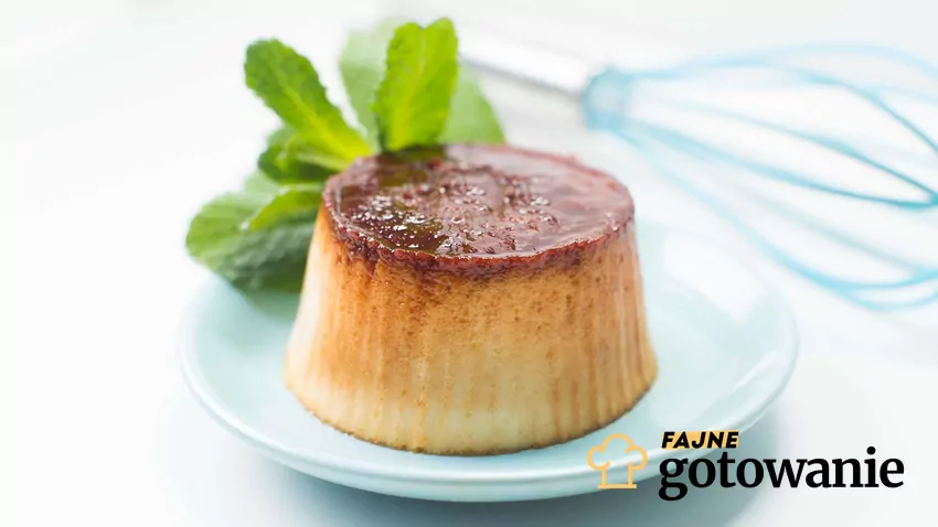 Deser flan de huevo na talerzyku