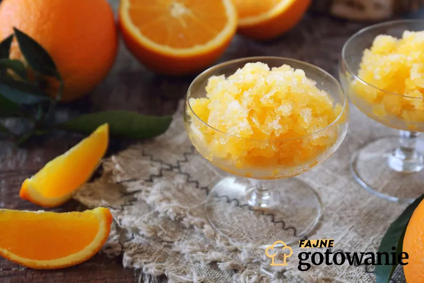 Pomarańczowa granita w kieliszkach