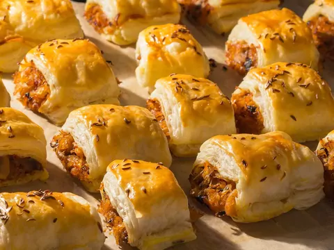 Przepis: paszteciki z ciasta francuskiego z pieczarkami