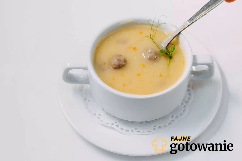 Zupa serowa z pulpetami Zupa serowa z klopsikami