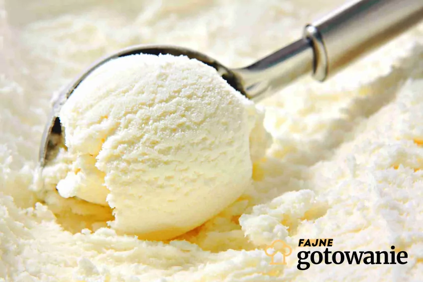 Domowe lody śmietankowe Kremowe lody w miseczce
