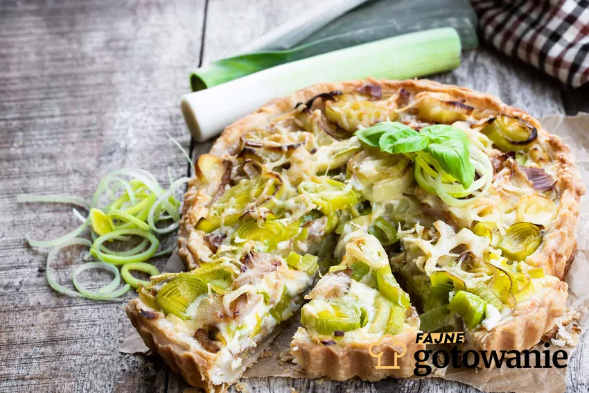 tarta porowa Tarta porowa z kawałkami pora