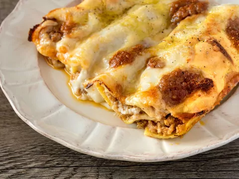 Przepis: cannelloni z mięsem mielonym i sosem beszamelowym