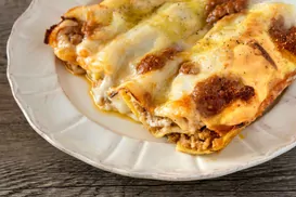 Ilustracja przepisu na: cannelloni z mięsem mielonym i sosem beszamelowym