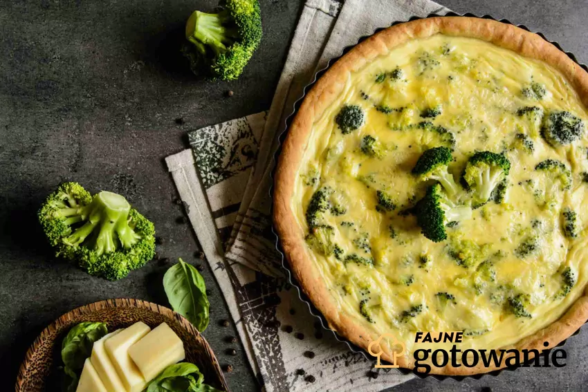Tarta z warzywami na cieście francuskim Kolorowa tarta warzywna.