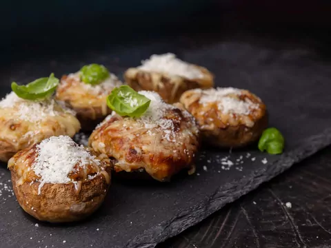 Przepis: pieczarki faszerowane w panierce