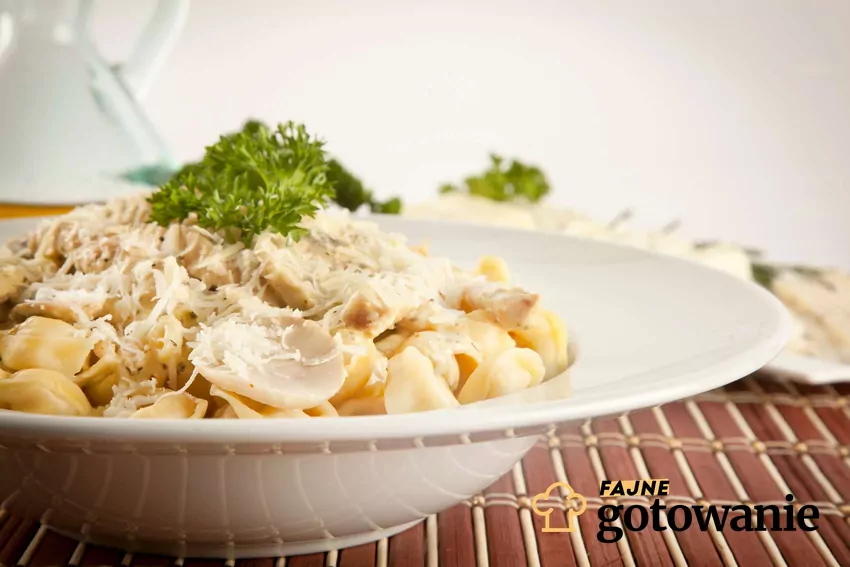 Kurczak z gorgonzolą Kurczak z gorgonzolą i makaronem