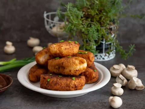 Przepis: krokiety ziemniaczane z pieczarkami