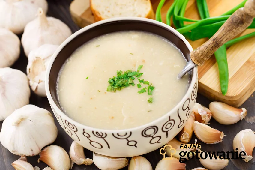 Zupa czosnkowa z serem Kremowa zupa czosnkowa z serem
