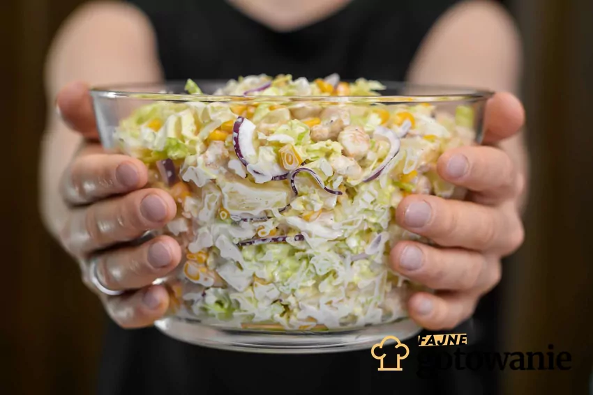 Sałatka z kurczakiem curry Kolorowa sałatka z kurczakiem curry