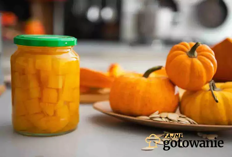 Home-made pumpkin puree jars