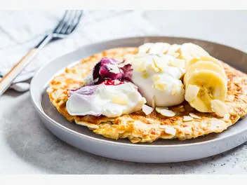 Ilustracja przepisu na: puszysty omlet na słodko fit a’la sernik bez mąki