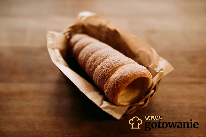 Trdelnik w wiklinowym koszyczku