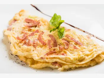 Ilustracja przepisu na: omlet z boczkiem